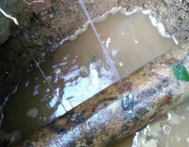 美溪楼顶渗水维修公司分享下地暖漏水的原因及检测方法。